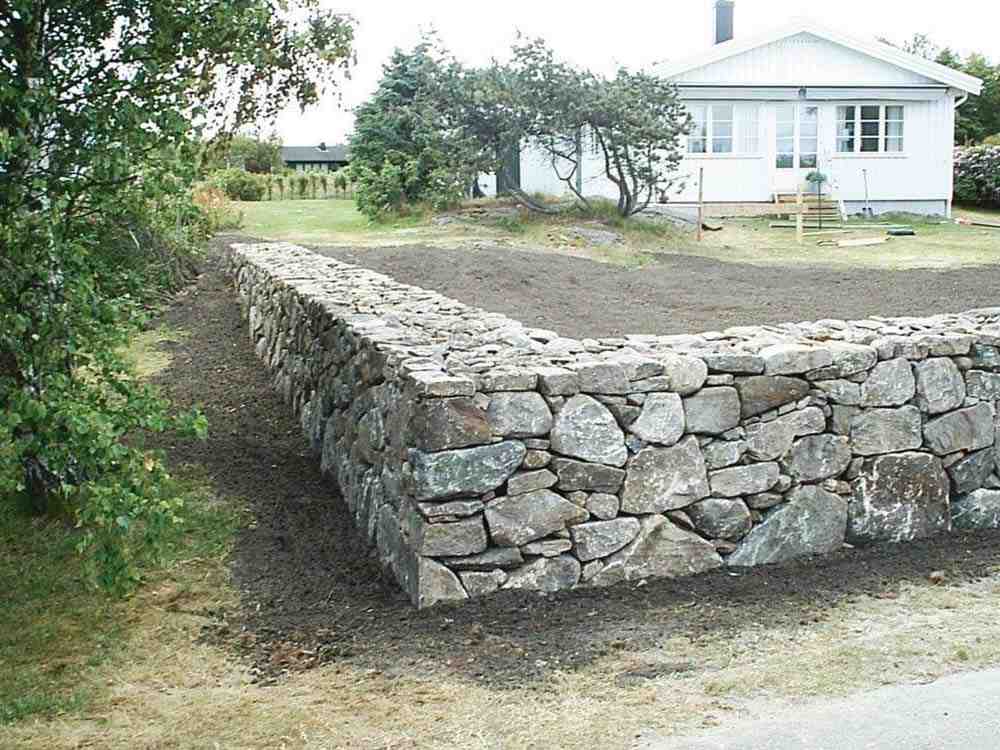 Your Ultimate Guide to Hiring Retaining Wall Contractors